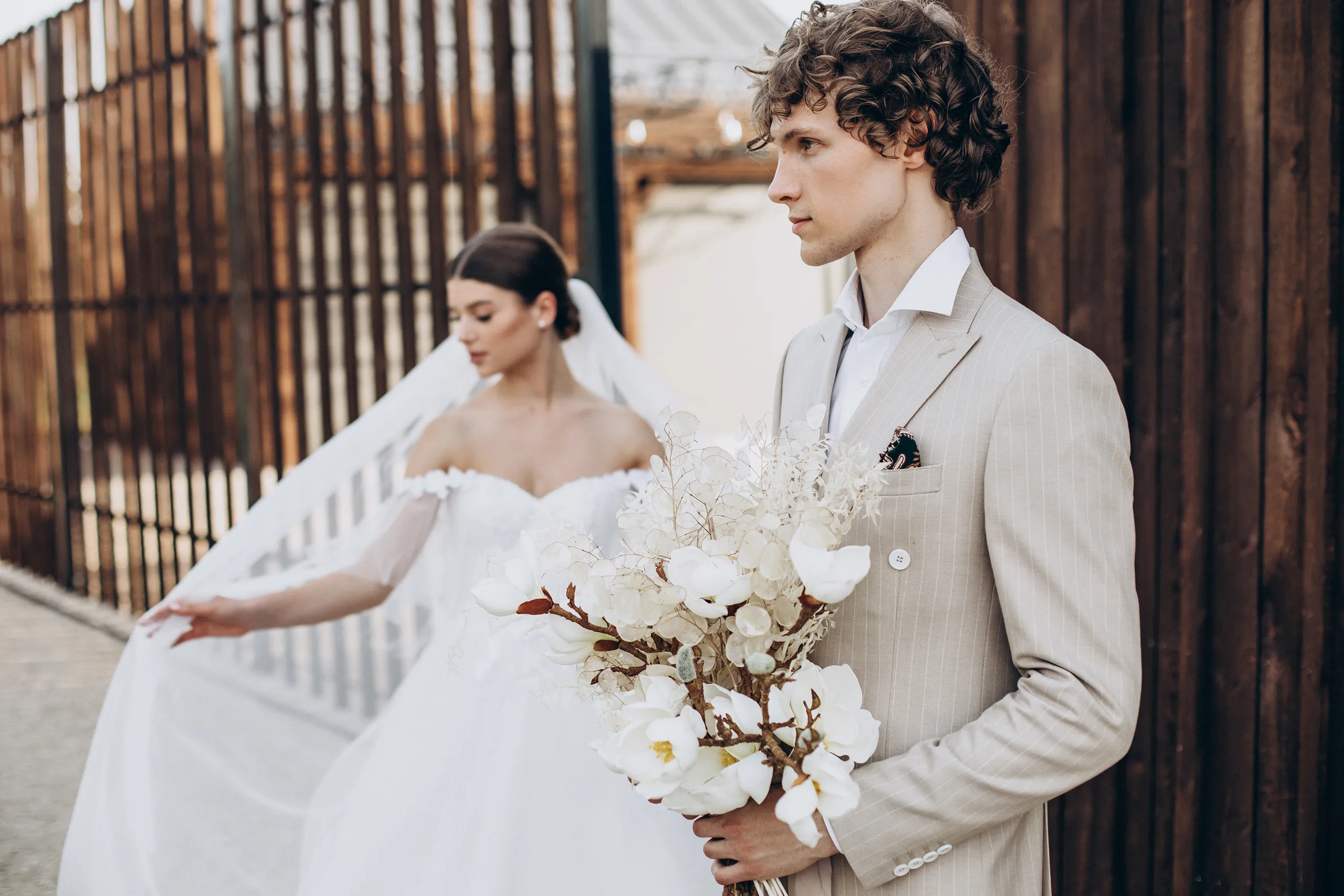 Spring Bridal Hairstyle Guide: How to Use Fresh Flowers That Last